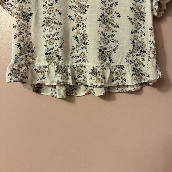 Lucky Brand  Relaxed Fit Ruffled Hem Vneck White Floral Top Women Size M - Picture 3 of 7